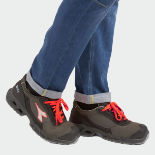 Low work shoes with a toe cap SHARK STAB IMP LEAT Low S3 - Black color 2