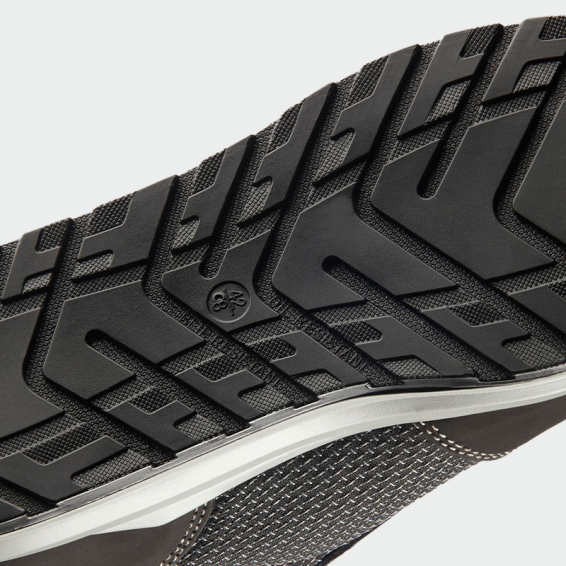 Low work shoes with a toe cap SPEEDY RACE LOW S3S - Black color