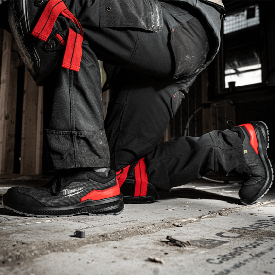 Low work shoes with a toe cap FLEXTRED LOW S1PS - Black color