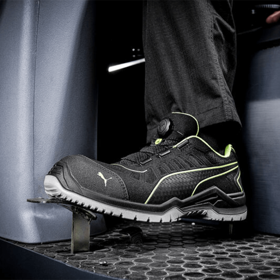 Low work shoes with a toe cap FUSE DISC LOW S1PS - Black color