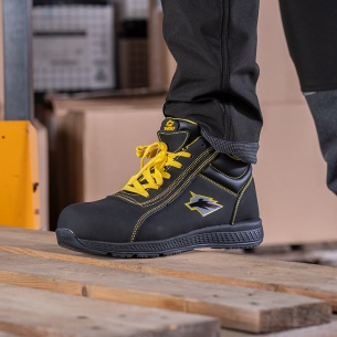 Hi work shoes with a toe cap BWOLF FLASH Hi S3 2